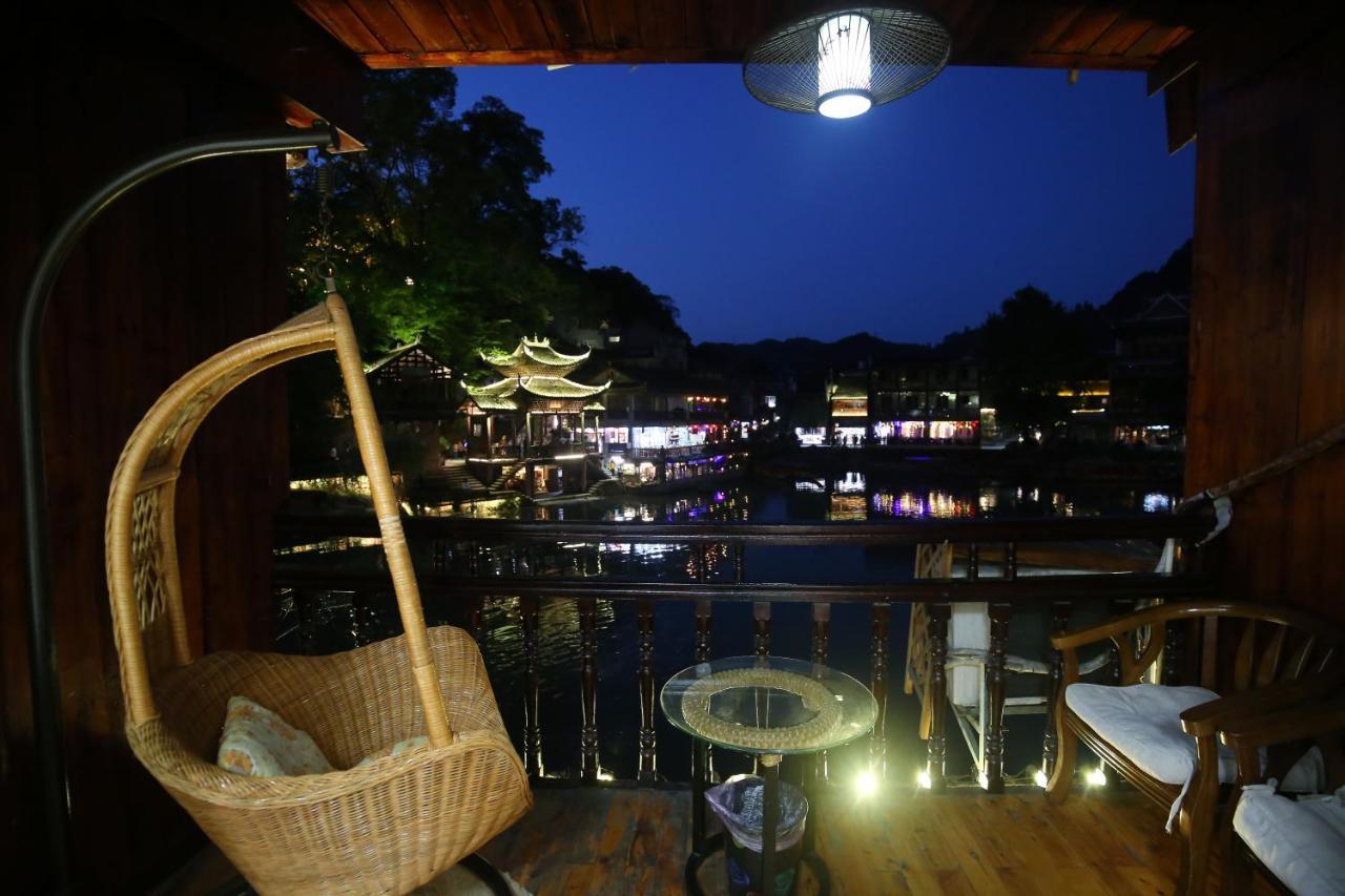 Lqj Riverside Guest House Фэнхуан Экстерьер фото