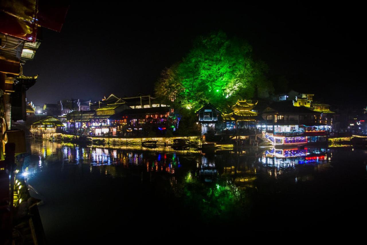 Lqj Riverside Guest House Фэнхуан Экстерьер фото