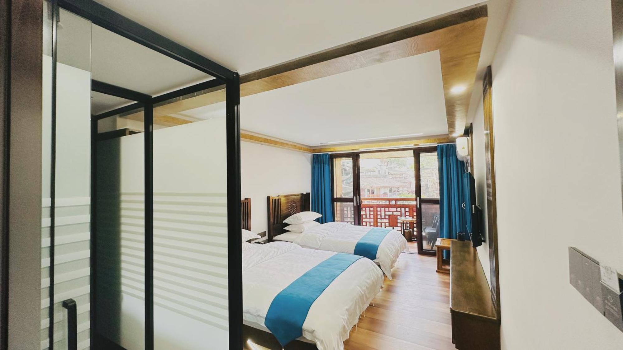 Lqj Riverside Guest House Фэнхуан Экстерьер фото