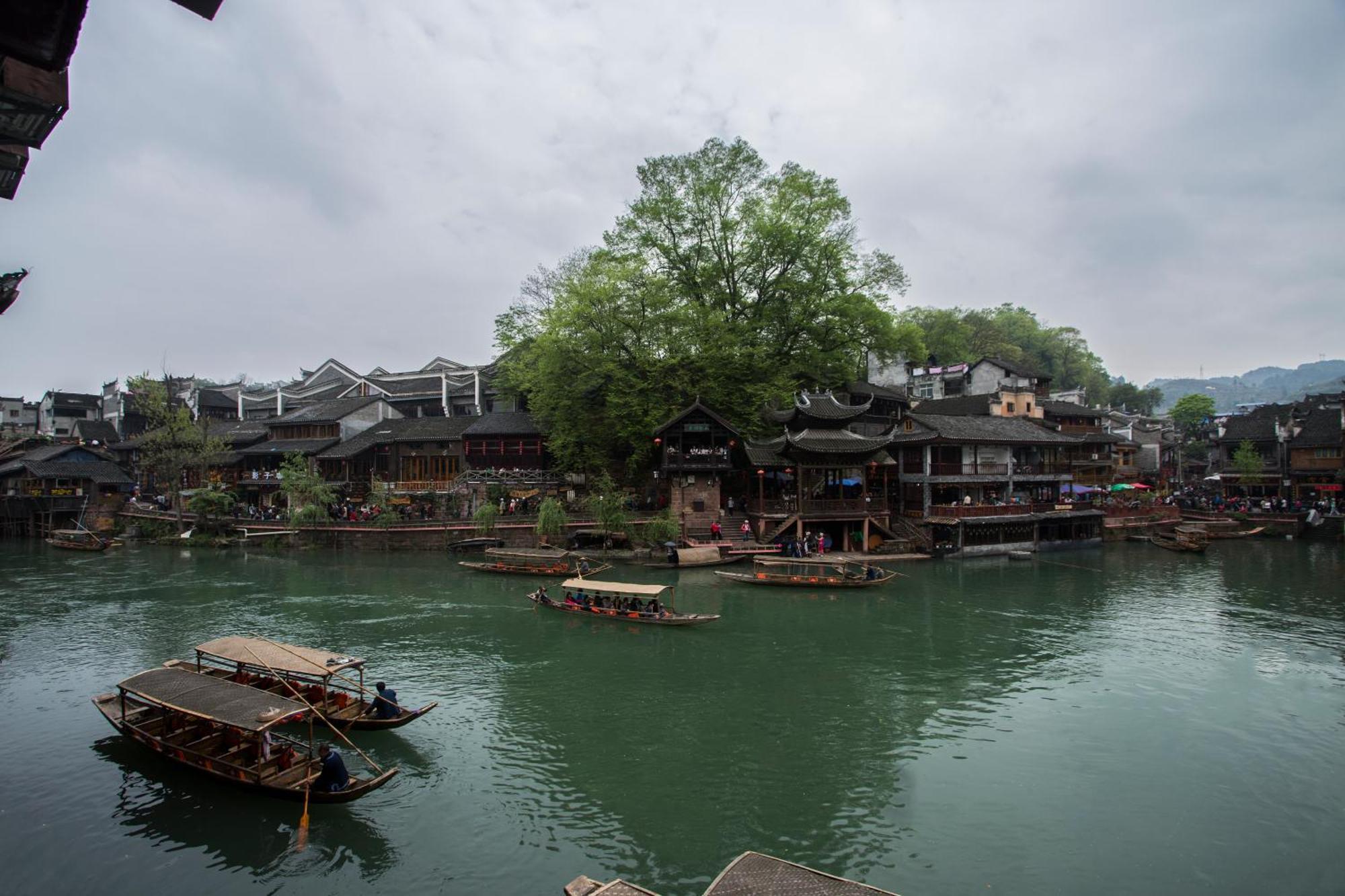 Lqj Riverside Guest House Фэнхуан Экстерьер фото